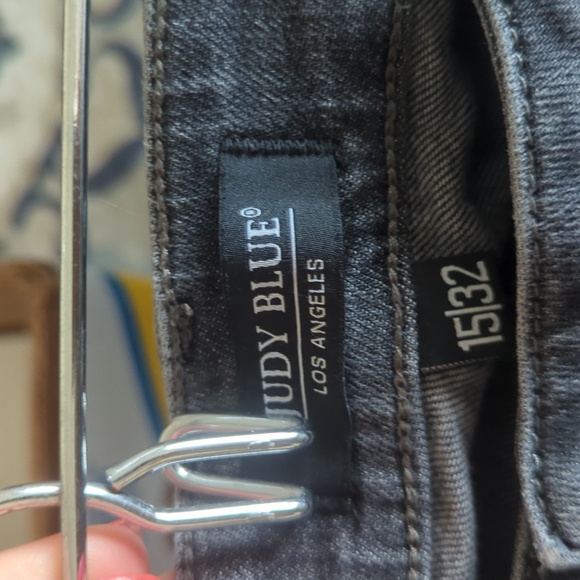 Judy Blue Los Angeles skinny distressed jeans size 15 or 32 - Picture 3 of 8